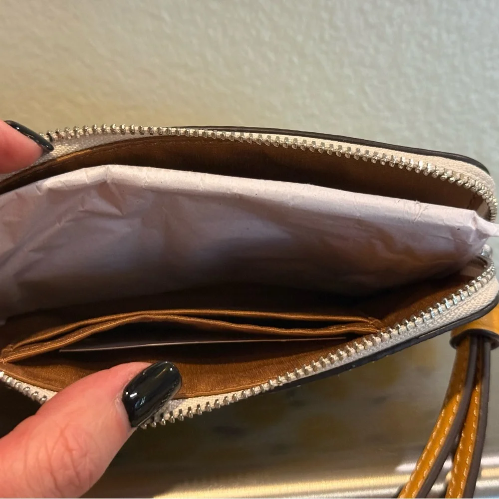 Coach Yellow Floral Zip Wristlet- Buttercup-Brand new with tags NWT - Picture 5 of 8